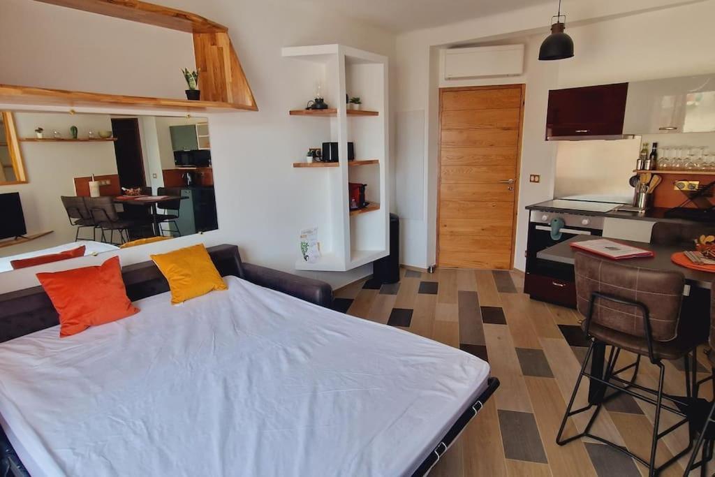 Magnifique Appartement Avec Balcon Vue Mer A L'Entree D'Ajaccio Ajaccio  Eksteriør bilde